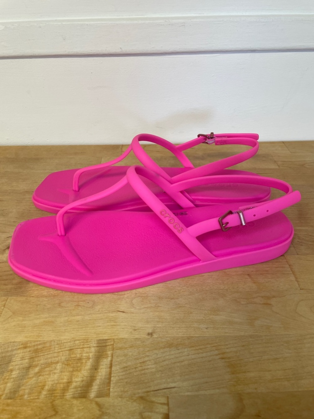 Crocs Women's Miami Thong Flip hot pink sandals size 11